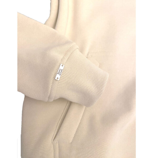 Avin Couture Hoodie Detail an den Ärmeln